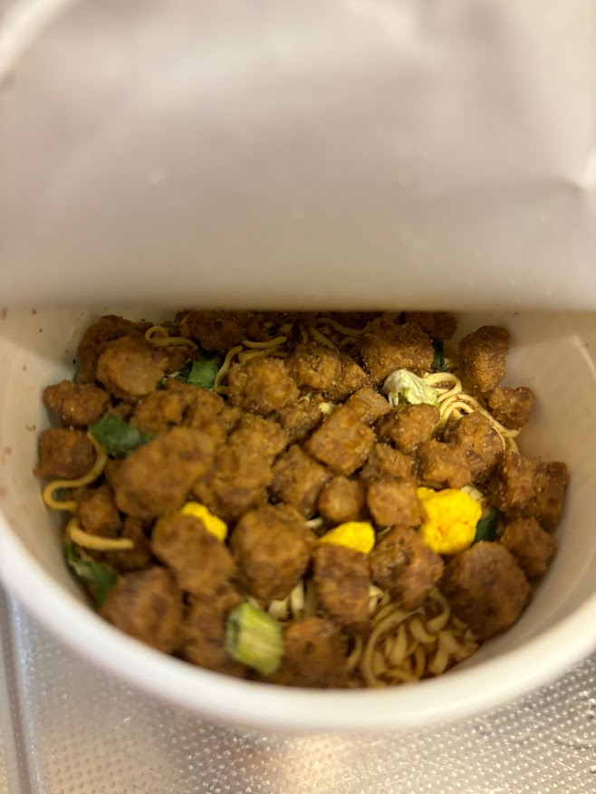 カップヌードル 謎肉まみれの中身