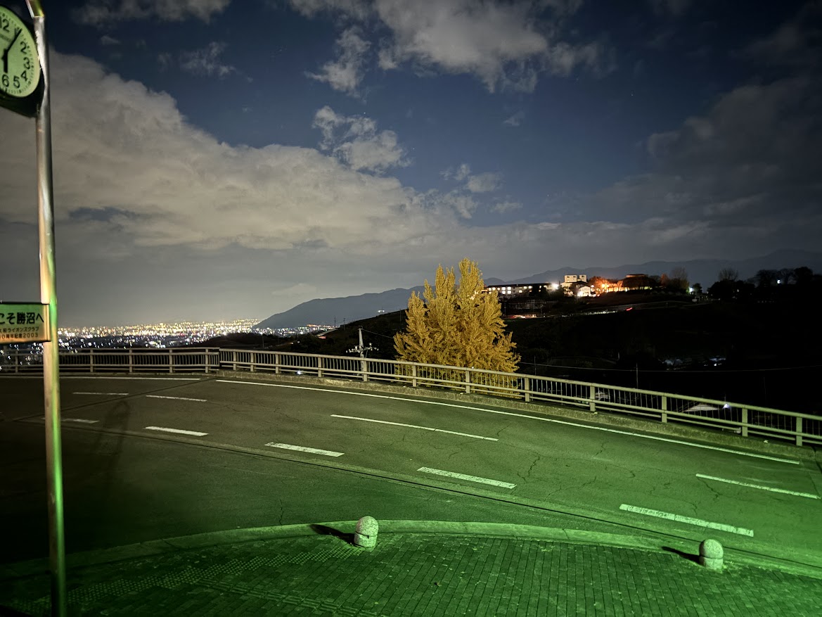 勝沼ぶどう郷駅前からの甲府盆地の夜景
