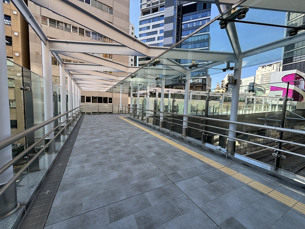 JR渋谷駅新南口から渋谷サクラステージ（桜丘）との南連絡通路
