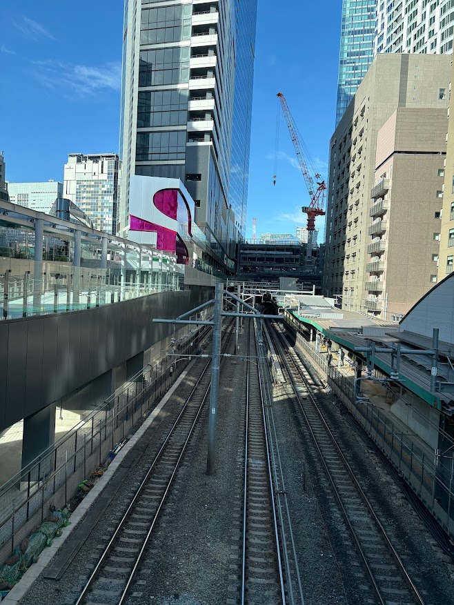 JR渋谷駅新南口から渋谷サクラステージ（桜丘）との南連絡通路 線路上