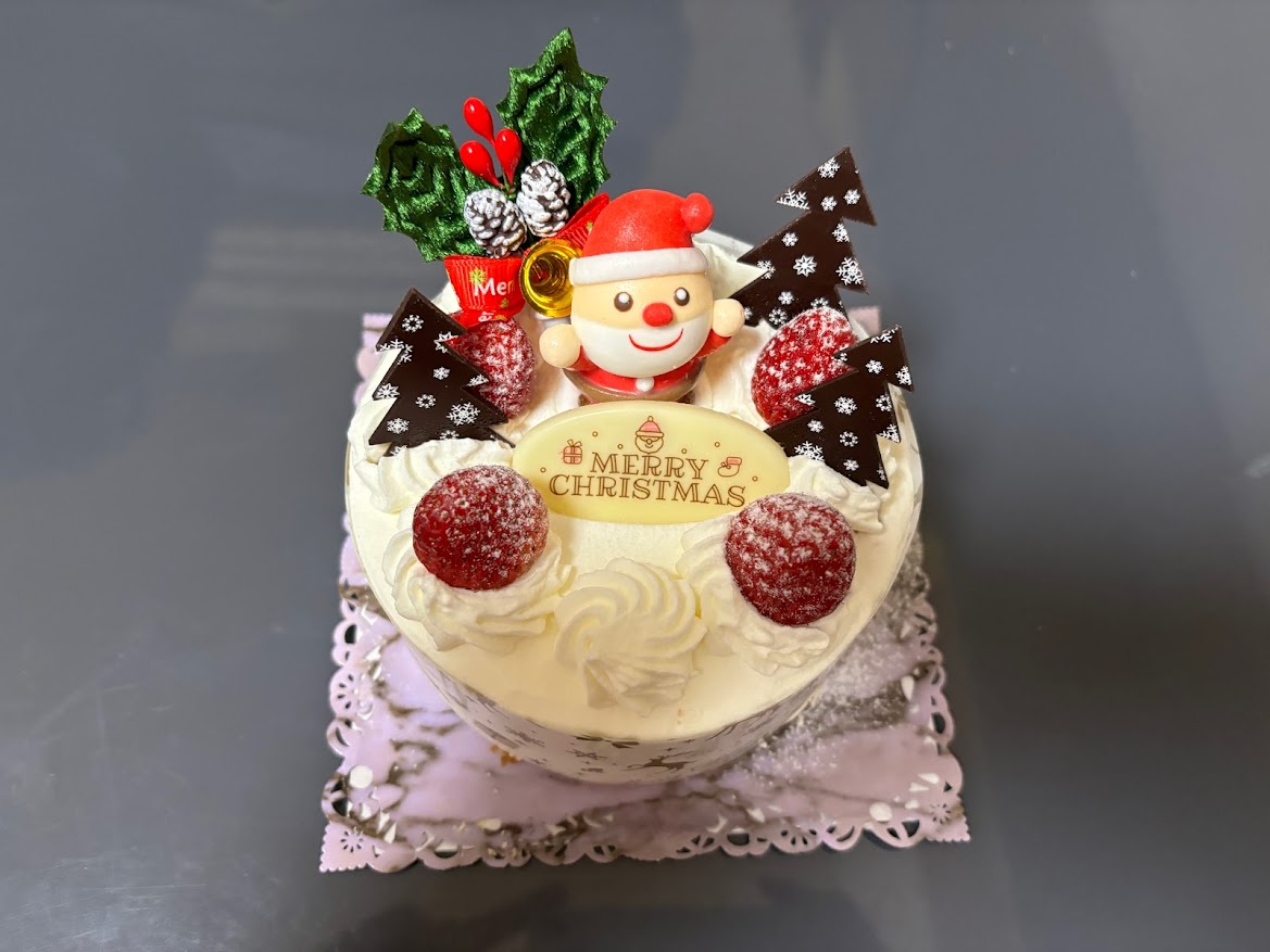 ケーキ（X'masストロベリー　4号 直径12cm）をキャトルキャール（Quatre-Quarts）小平店で受取り【クリスマスケーキ 2023】