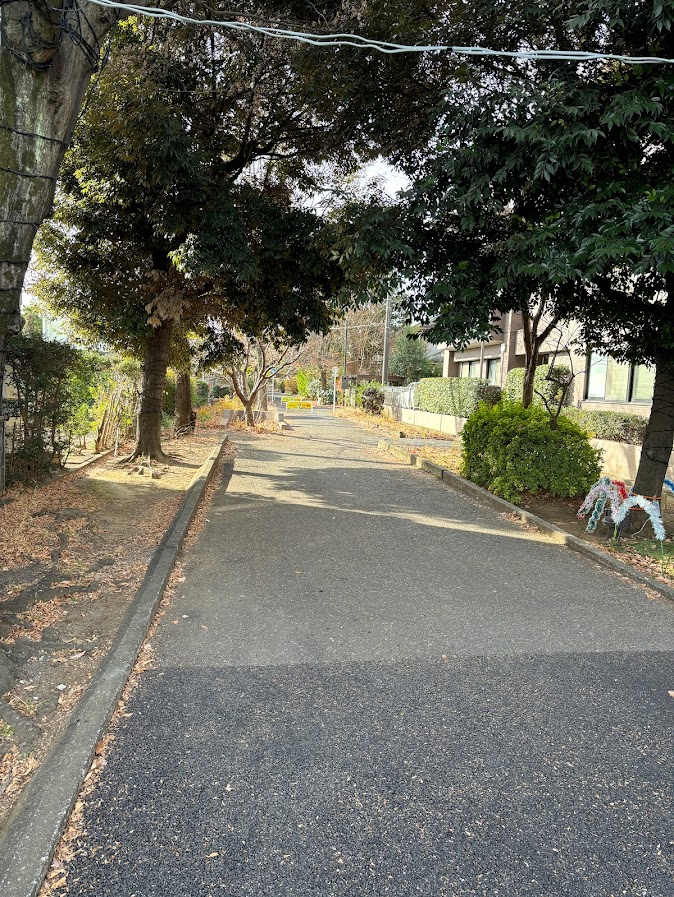 滝山団地入口バス停近くの緑道