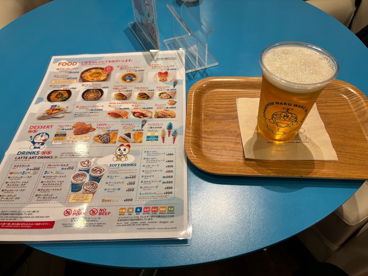 ドラえもん わくわくスカイパークカフェで生ビールとメニュー