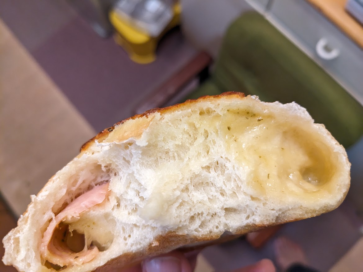 VANITOY BAGEL（バニトイ ベーグル）国分寺店で買ってきたベーコンとチーズのベーグル