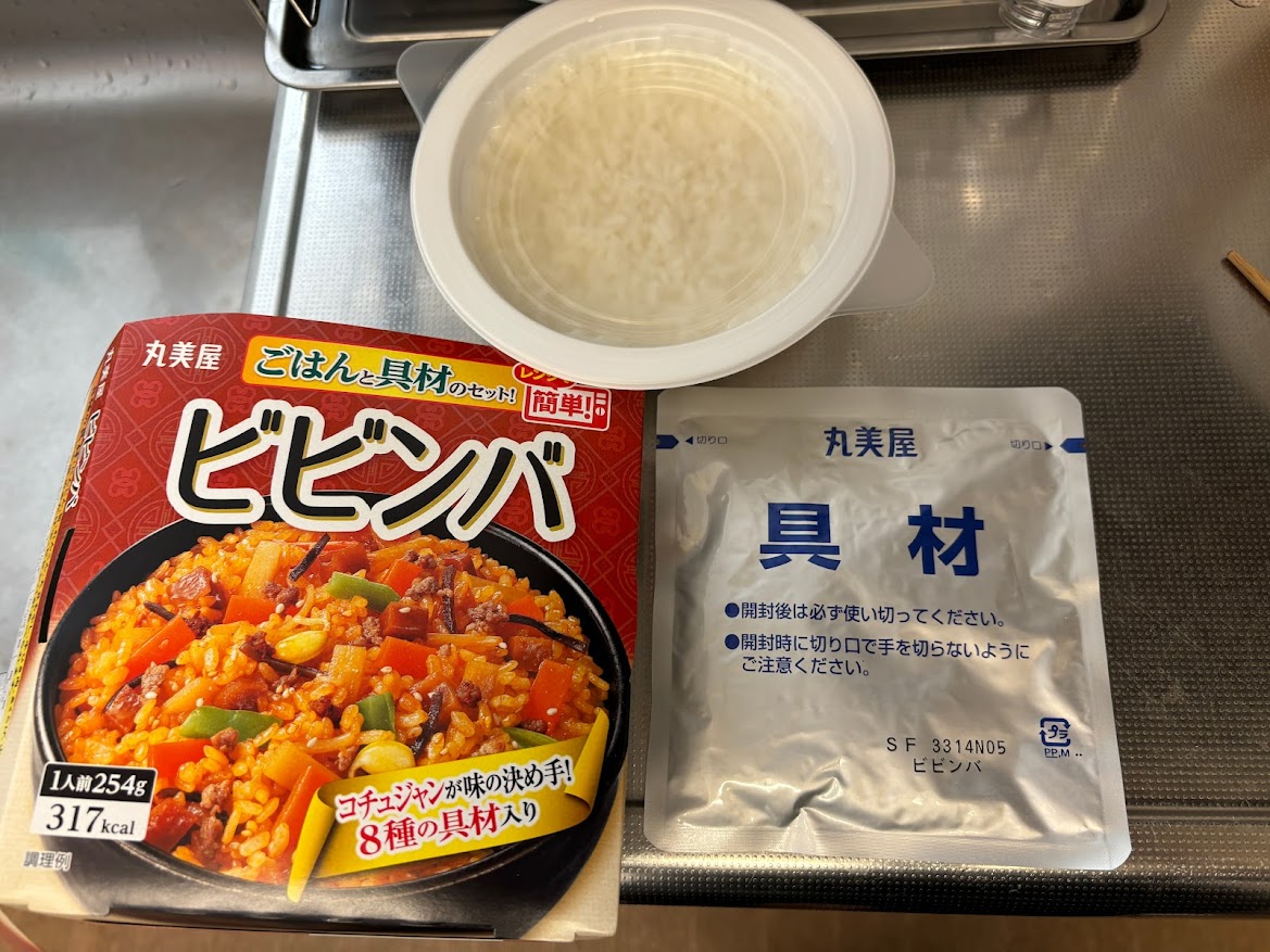 丸美屋 ごはんと具材のセット！レンジで簡単！ビビンバ パッケージ内