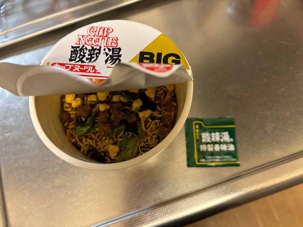 日清 カップヌードル 酸辣湯 ビッグ