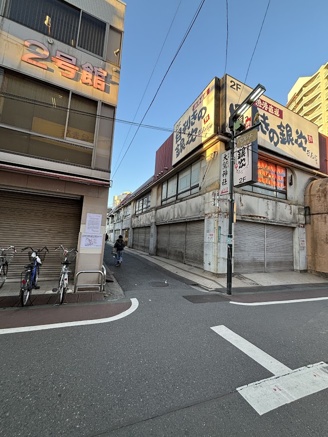 石神井公園駅南口西地区第一種市街地再開発事業に伴い区有通路（練馬区21-62号線）は閉鎖となります