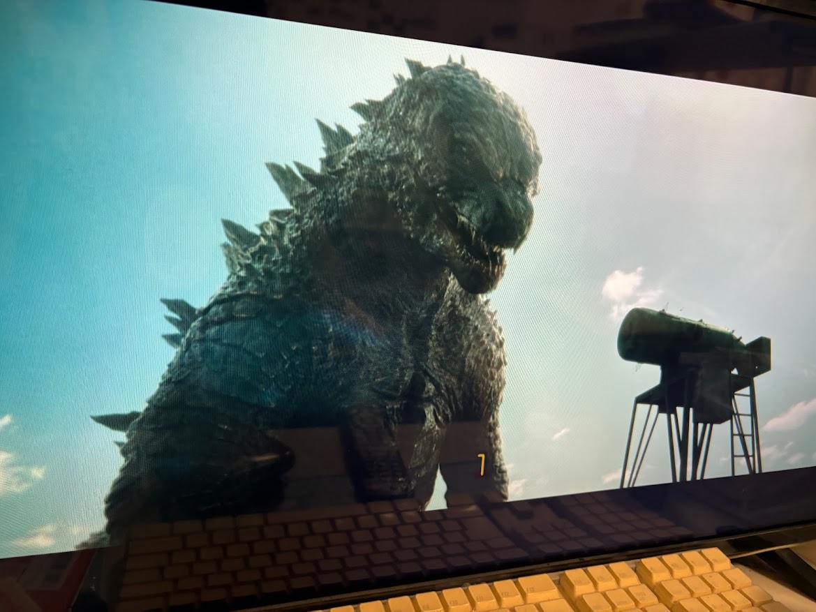 ウランに引き寄せられるゴジラさん