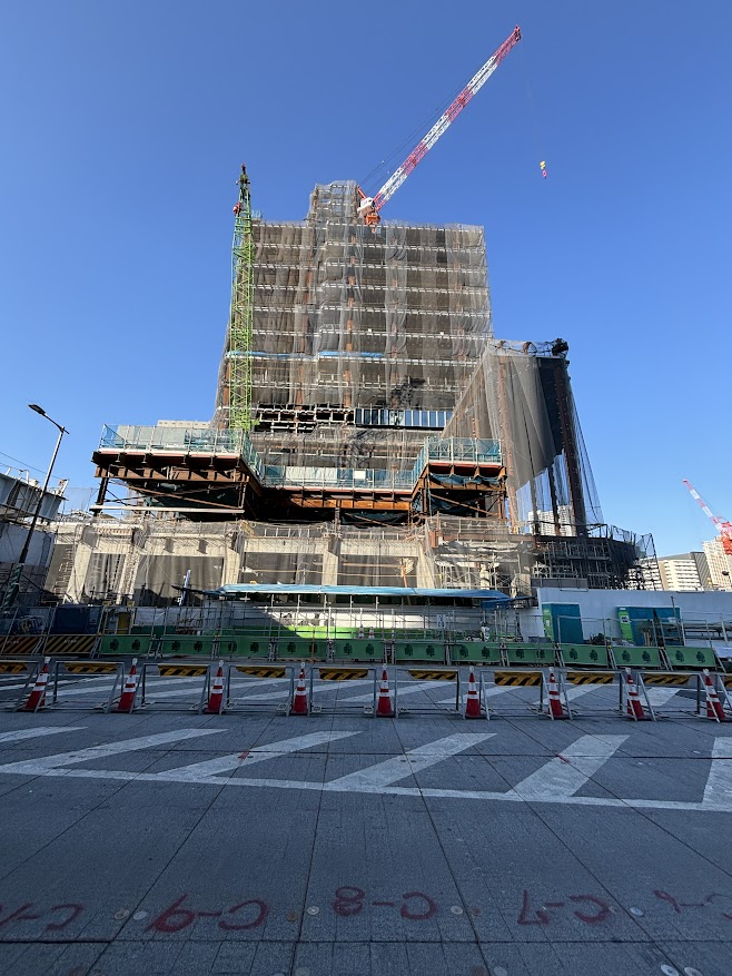 高輪ゲートウェイ駅前の建築中の高層ビル群