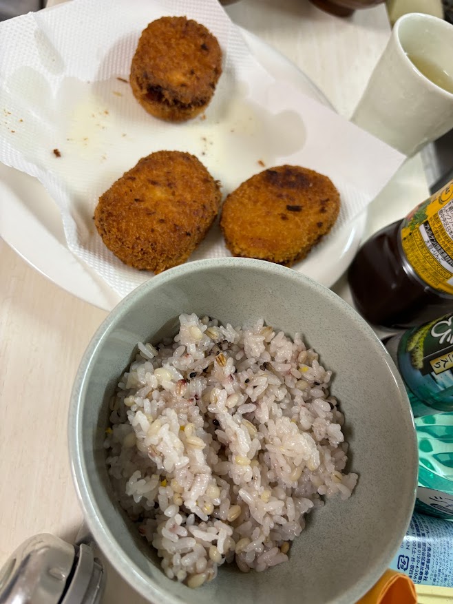 里芋コロッケと五穀米ご飯