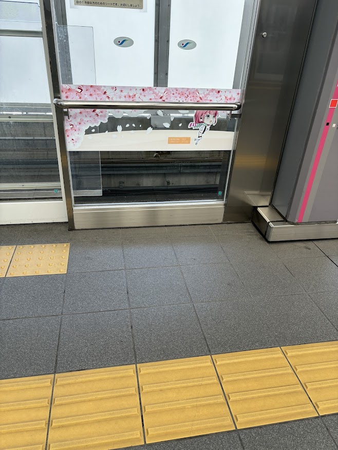 舎人ライナー 西日暮里駅の萌えキャラ？