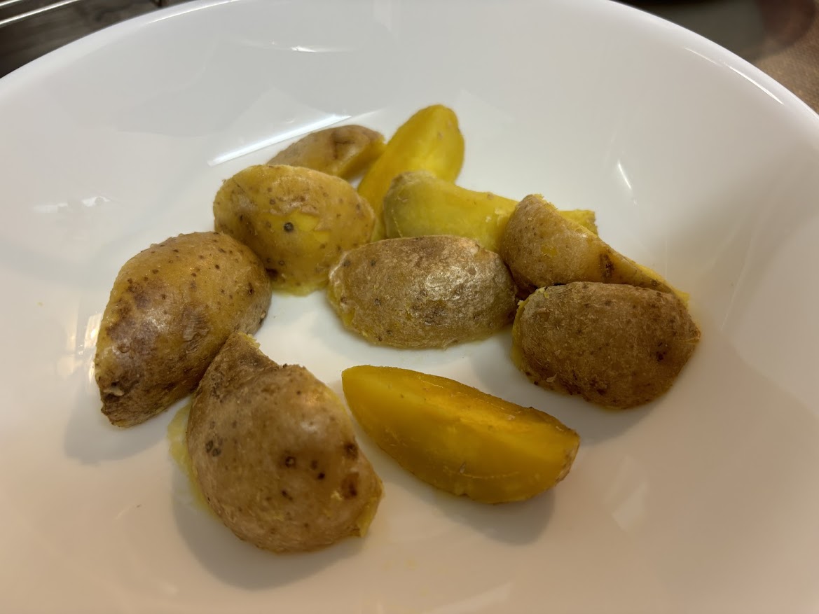 カルビーポテト(Calbee Potato) 【熟成黄金ポテト】 インカのめざめ(冷凍食品)電子レンジで温めた後