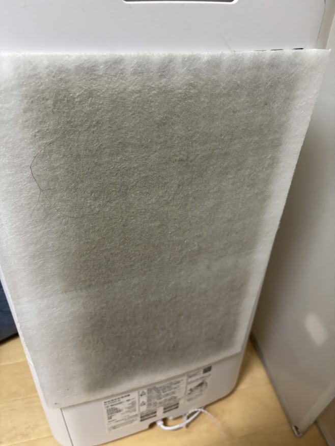 シャープ 除加湿空気清浄機「KI-PD50-W」、お手入れランプが点灯していたのでフィルター交換(写真は交換前)