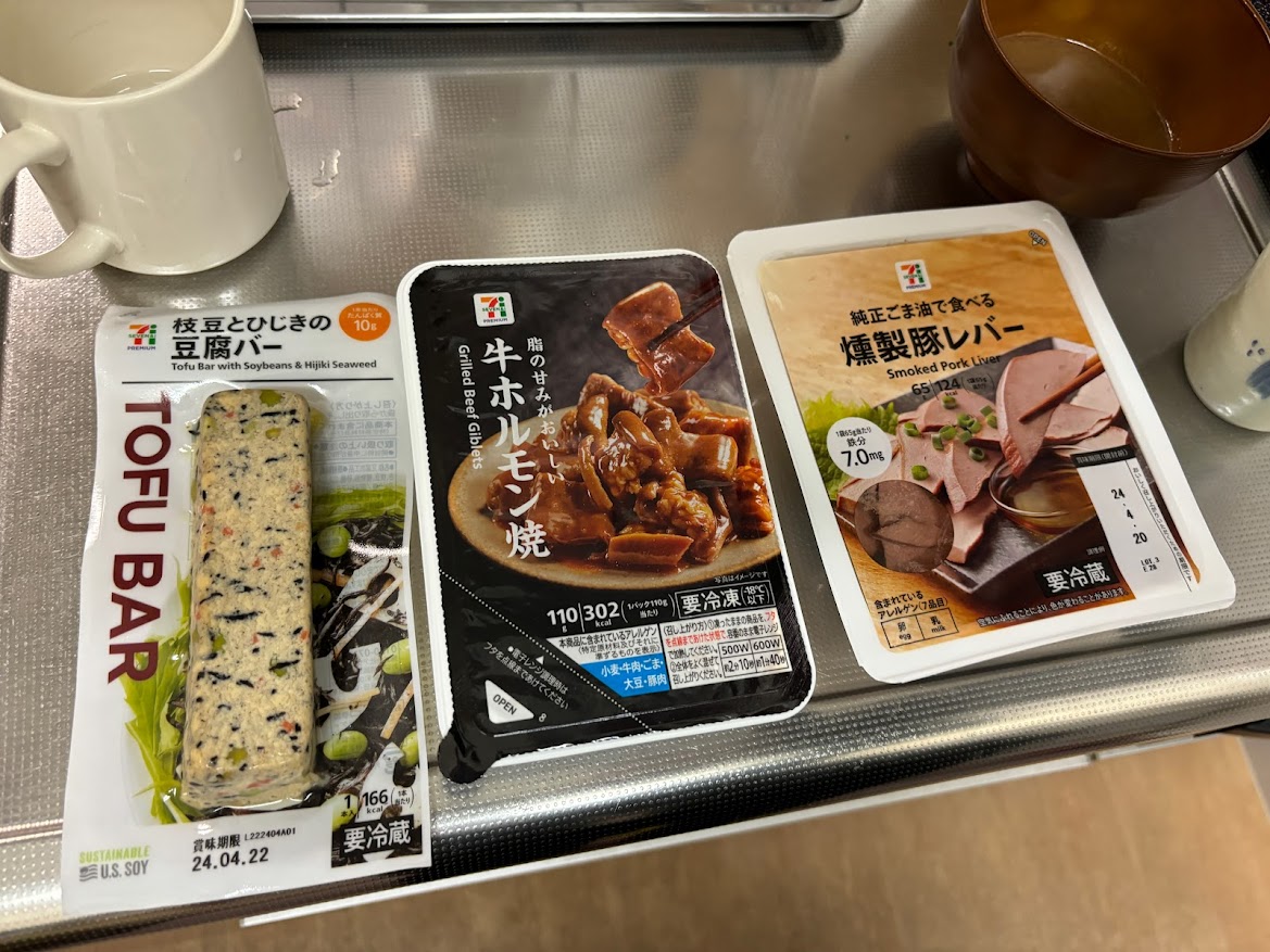 セブンイレブンの枝豆とひじきの豆腐バー、脂の甘みがおいしい 牛ホルモン焼き、純正ごま油で食べる燻製豚レバー