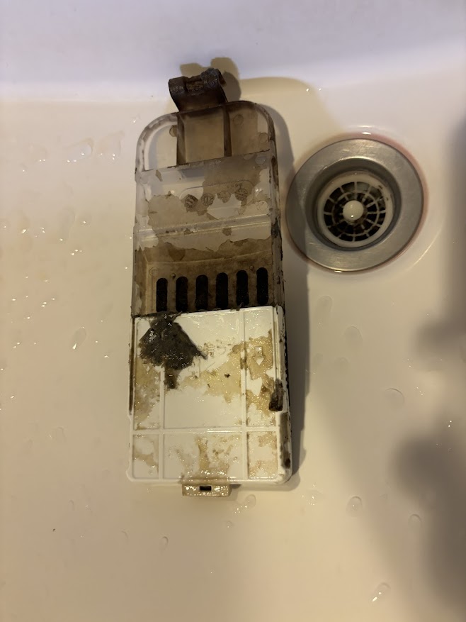 BW-V80Gの汚れきった糸くずフィルター その1