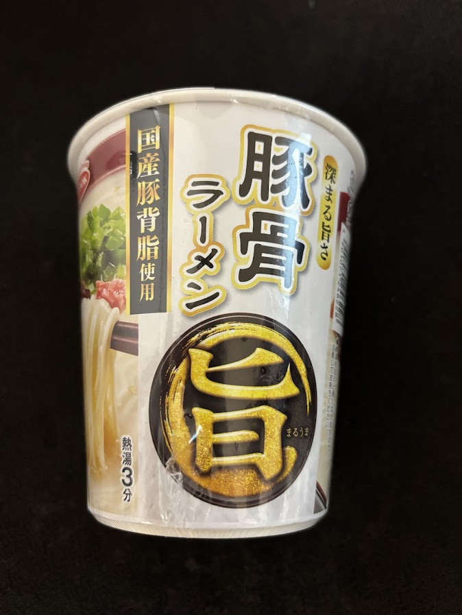 エースコックのカップラーメン「まる旨 豚骨ラーメン」