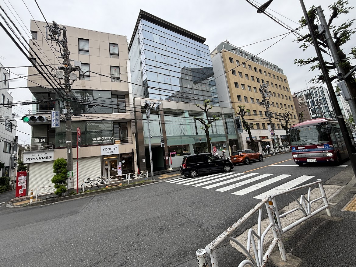 セントラル代官山とセブン-イレブン 渋谷代官山店