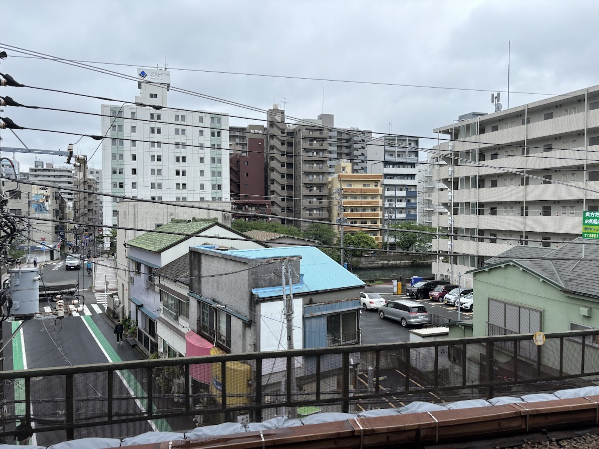 黄金町駅ホーム