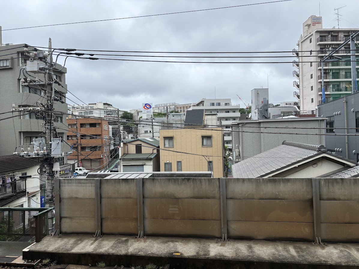 黄金町駅ホーム