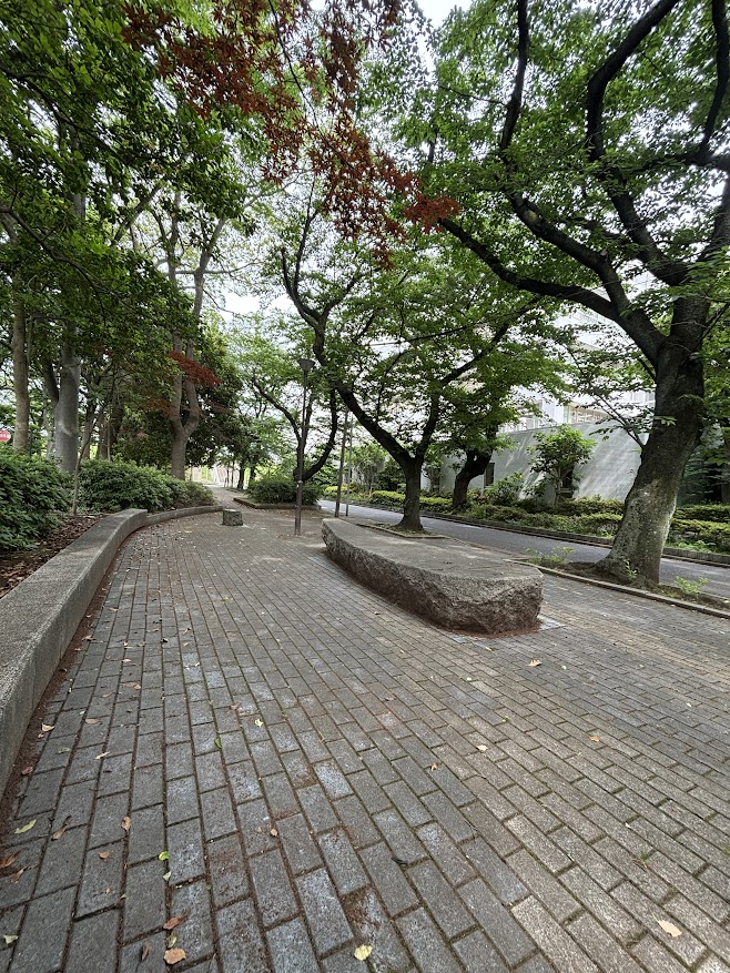 東京高校前広場