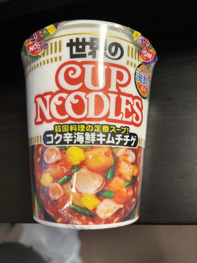 世界のカップヌードル 韓国料理の定番スープ！ コク辛海鮮キムチチゲ 海鮮の旨み！