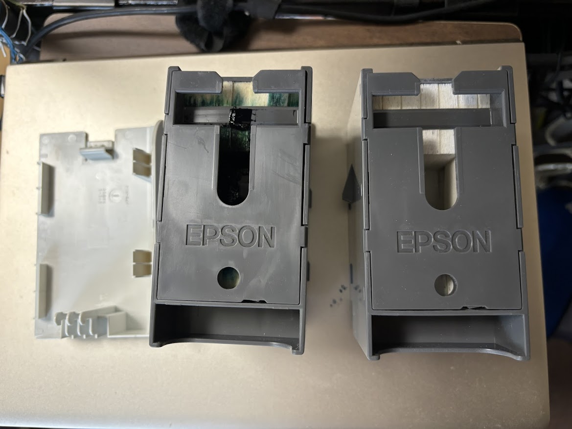 エプソン EPSON 純正 メンテナンスボックス PXMB7の交換前と新品