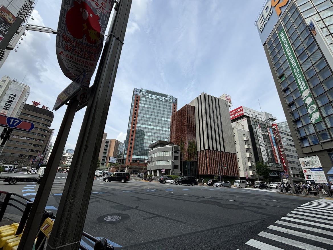 秋葉原駅 万世橋交差点付近