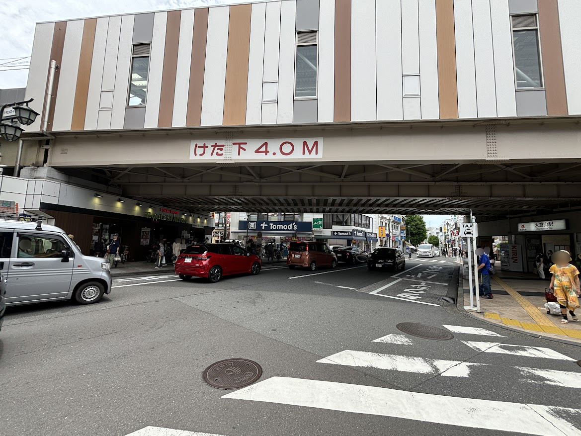 東急東横線  大倉山駅前