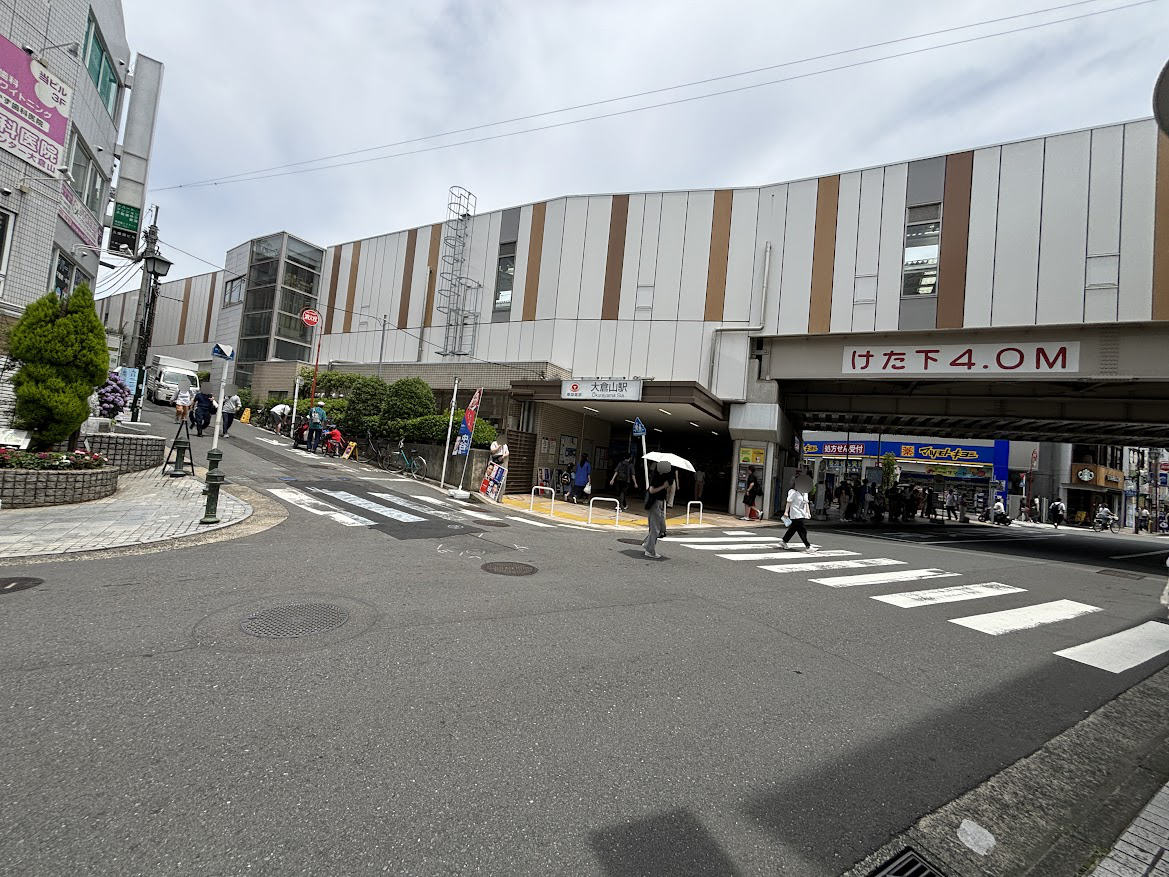 東急東横線  大倉山駅前