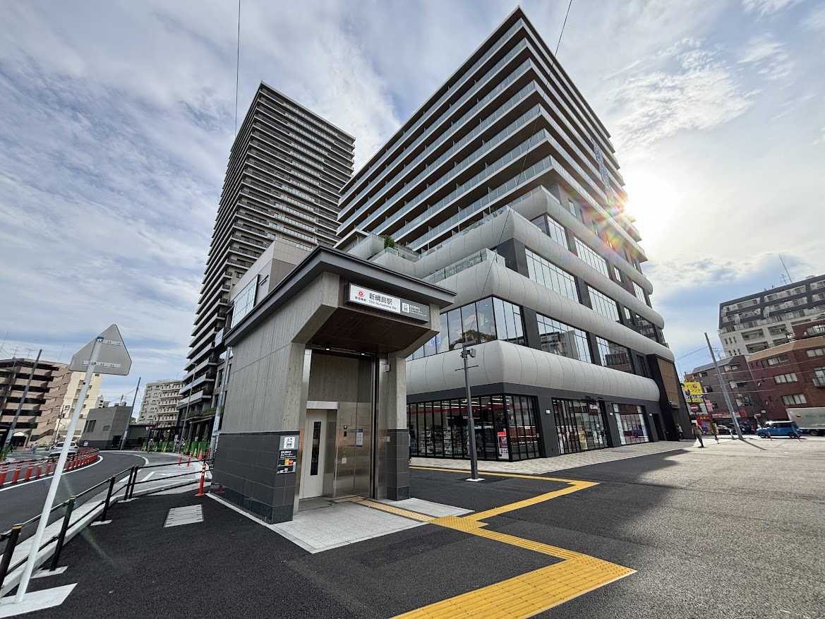 新綱島スクエアと新綱島駅