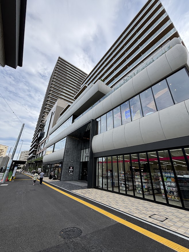 新綱島スクエアと新綱島駅