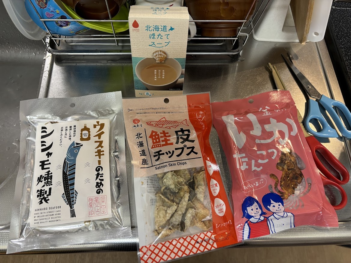 岡田商店 ウイスキーのためのシシャモ燻製、江戸屋 北海道産 鮭皮チップス ノンフライ、三協印カトウ食品 釜あげ いかなんこつ、グリーンズ北見 北海道ほたてスープ