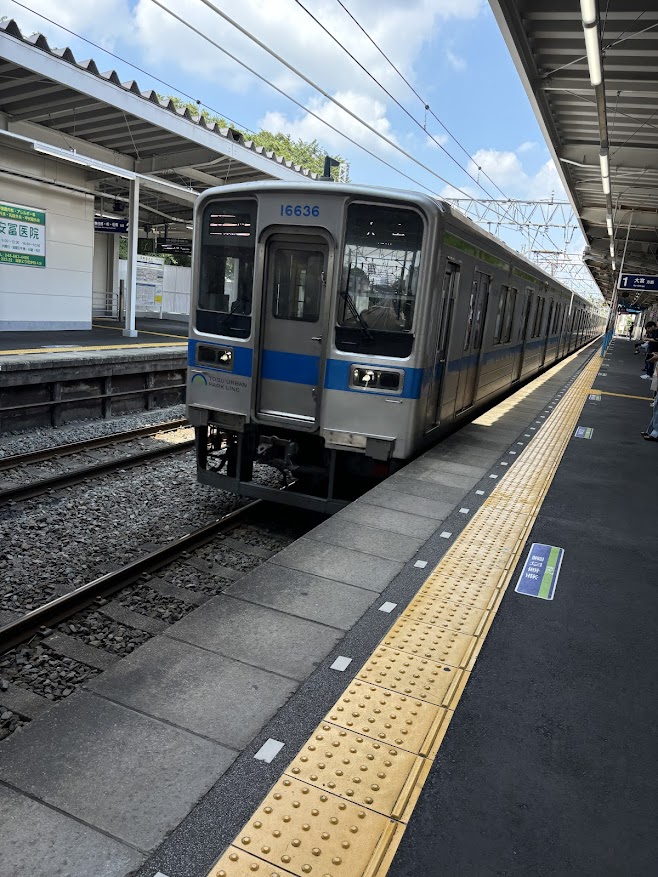 東武野田線(東武アーバンパークライン)の七里駅 ホームと車両