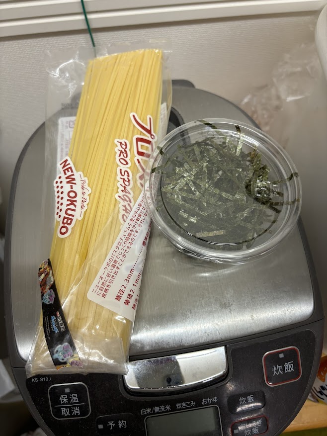 スパゲティ専門店ダンで買ってきたおみやげセット（たらこウニスパゲティ）の麺と海苔