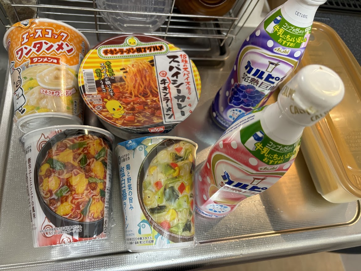 エースコック ワンタンメン タンメン味、チキンラーメン横丁グルメ 16種のスパイス香るスパイシーカレー チキンラーメン、皆様のお墨付き 唐辛子とニンニクの風味 宮崎風辛麺、鶏と野菜の旨み 塩白湯ラーメン、カルピス完熟巨峰、完熟白桃