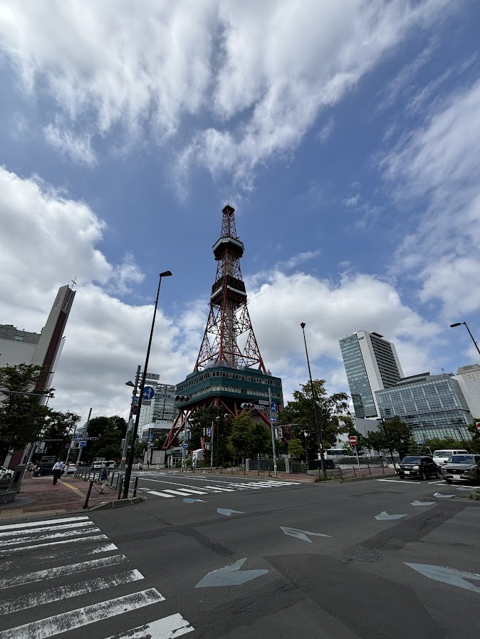 創成川の南大通橋からテレビ塔