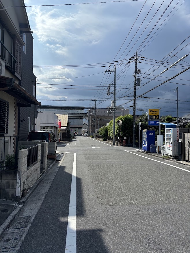 舎人ライナーの舎人駅が見えてきた