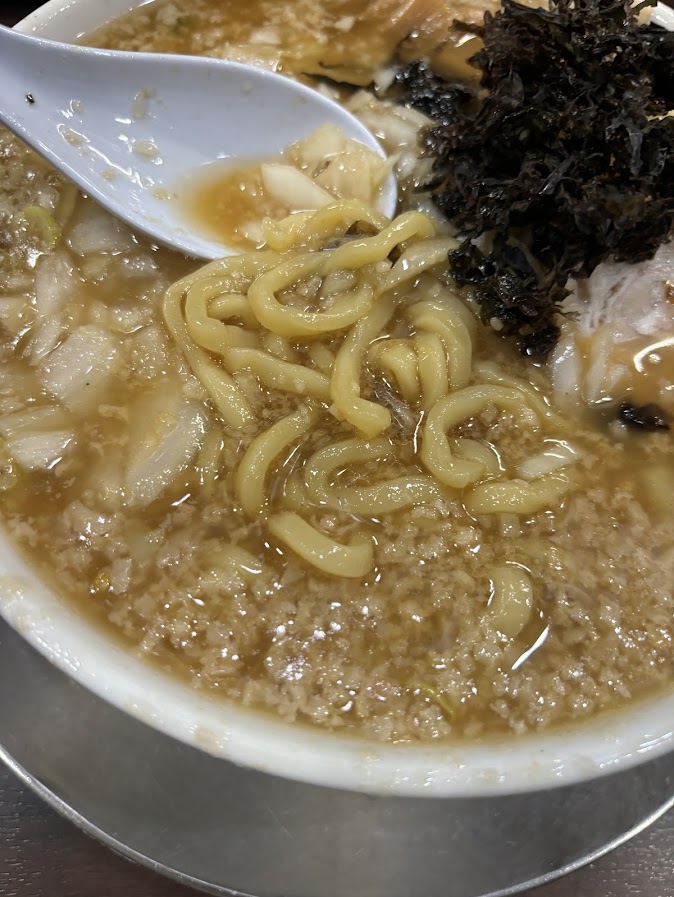 「らーめん 潤 蒲田店」で中華そばの極太麺