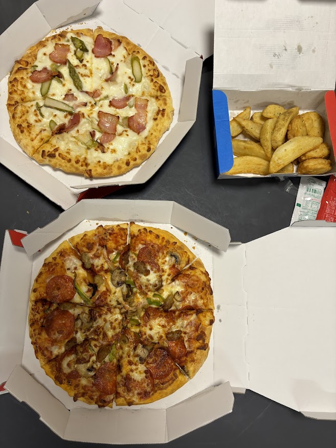 ドミノ・ピザ（ドミノピザ）で持ち帰りのもっと「ドミノ・デラックス」ピザと「居酒屋アスパラベーコン」ピザ等