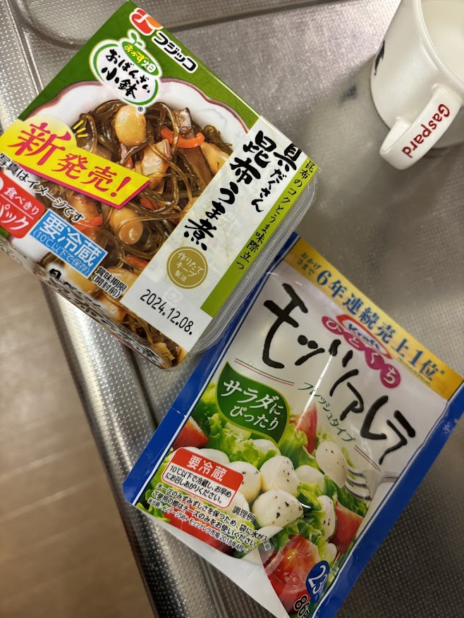 フジッコ おかず畑 おばんざい小鉢 具だくさん 昆布うま煮とKraft（クラフト） いとくちモッツァレラチーズ フレッシュタイプ