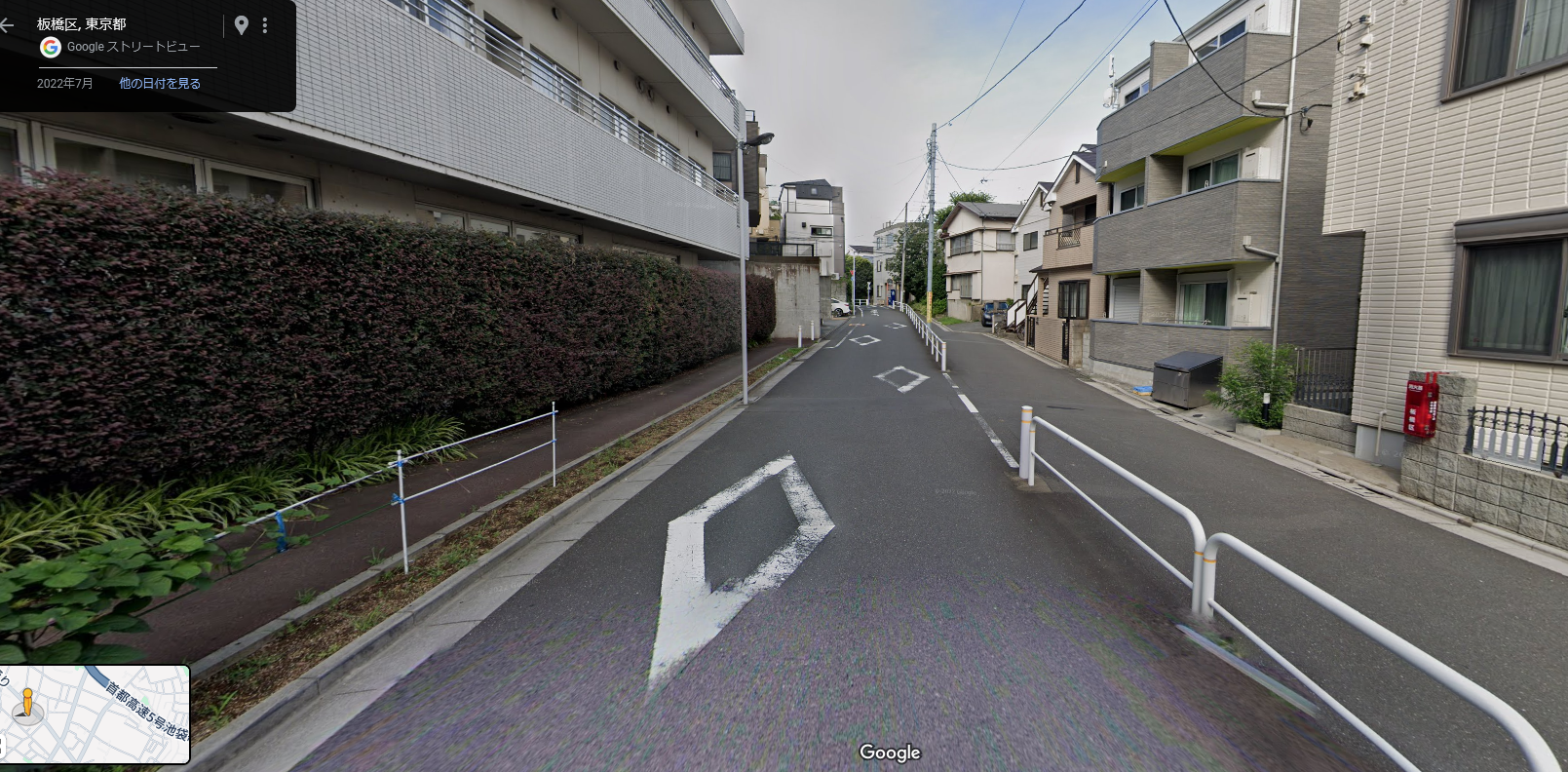 板橋区の本蓮沼からしばらく歩いてかなり広い歩道（2022年7月）