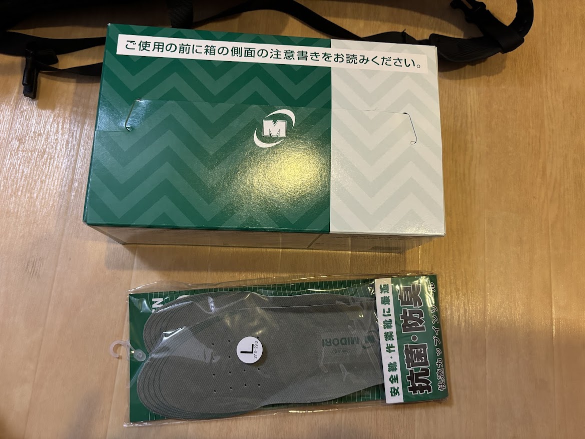 ミドリ安全の安全靴でJIS規格対応の短靴「CJ010」27.0cm 3E(EEE)と「疲労軽減／クッション＆ホールド 《抗菌防臭》 カップインソール AD-31WP」購入