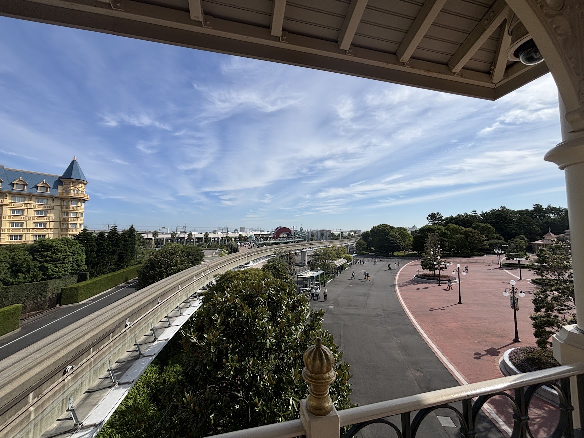 東京ディズニーランド・ステーション駅 ホームからの眺め