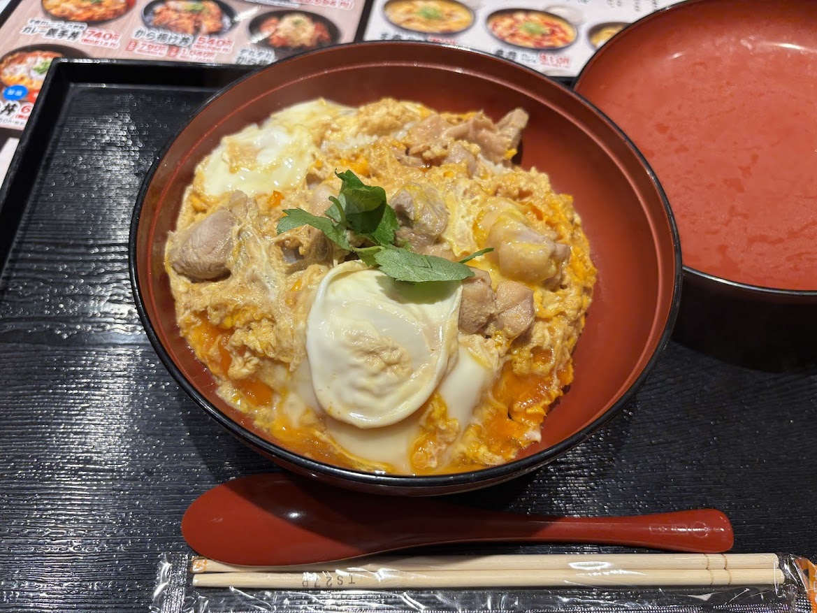 鶏千 梅屋敷店で親子丼(醤油)