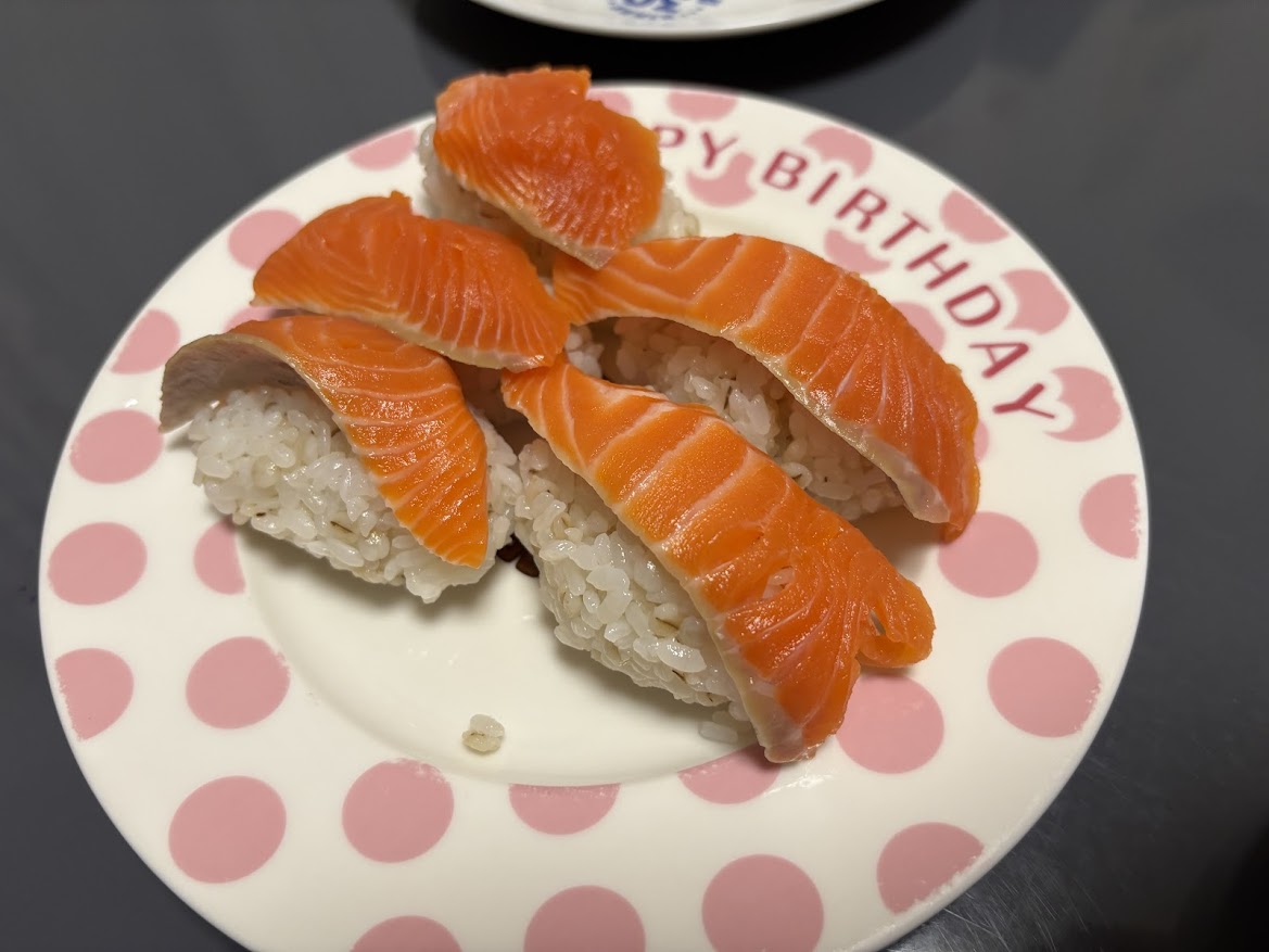 ロピアで買ってきたサーモンでサーモン寿司