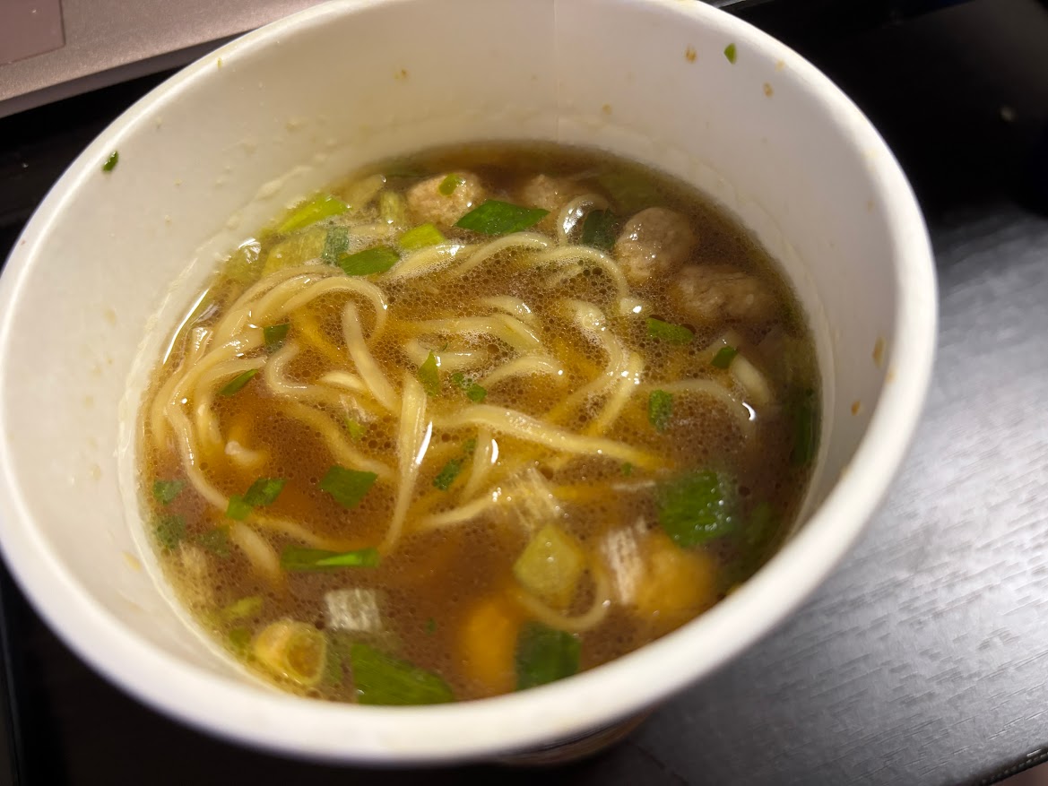 西友のPB みなさまのお墨付き 鶏油と葱が香る 鴨だし中華そば【製造は日清】