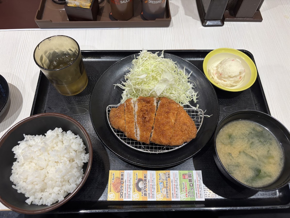 松のや 西新宿店でモバイルオーダーのロースかつ定食クーポン割引(ライス並)と無料チケットのポテトサラダ【なぜかXのQRコードクーポンは使えず】