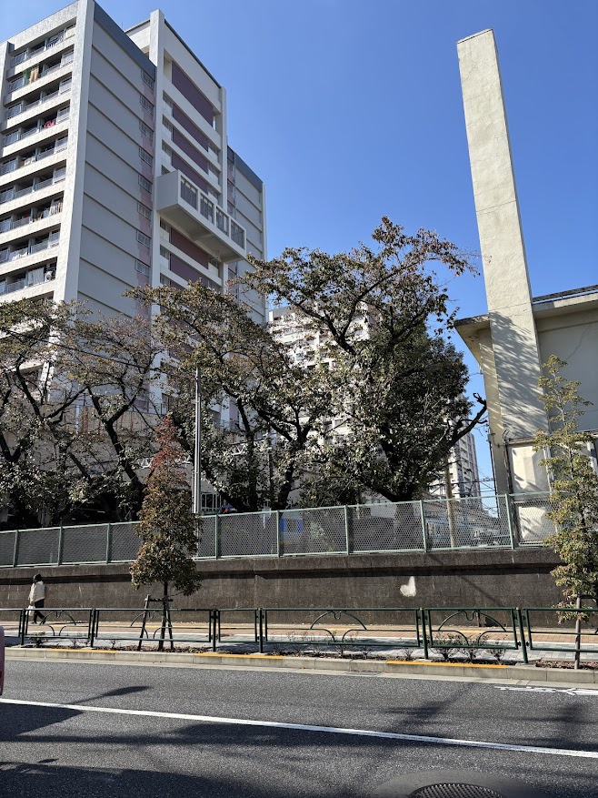 西台駅近くの三田線 車両基地