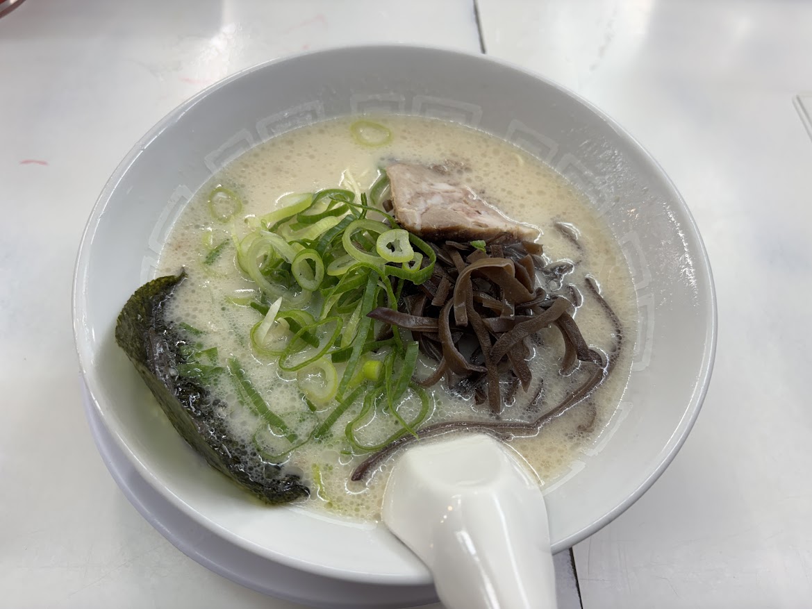 博多天神 渋谷南口店でラーメン（豚骨ラーメン）