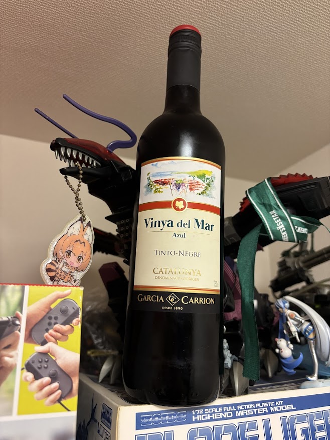 スペインの赤ワイン「Vinya del Mar CATALUNYA Azul VINO TINTO（ヴィーニャ・デル・マール ティント（赤））」